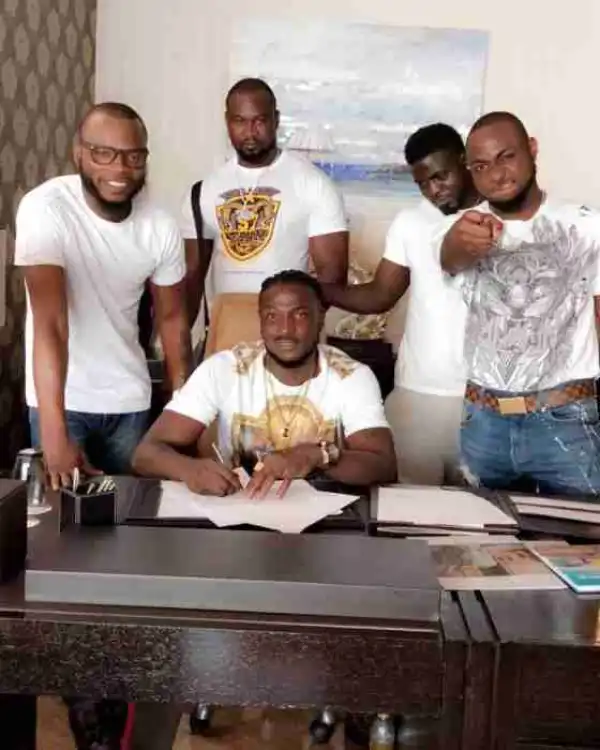 Davido Signs New Artiste To His DMW Label (Photo)